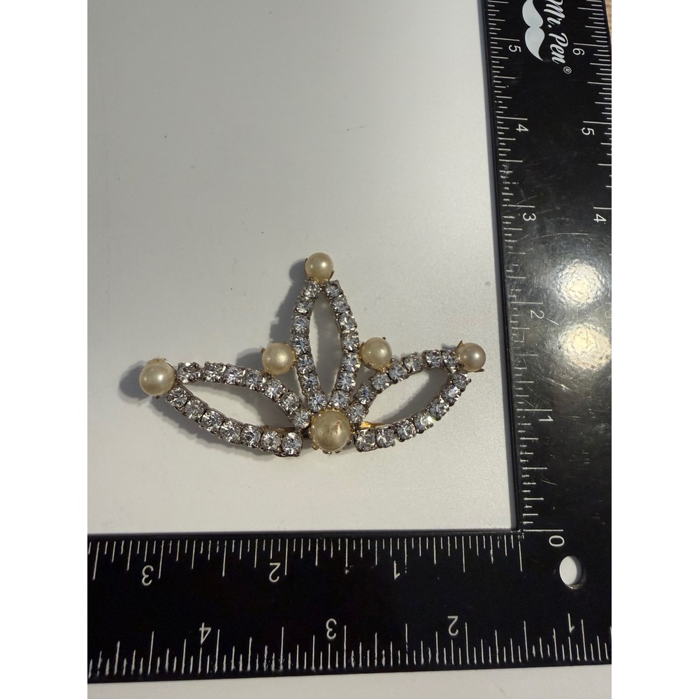 Vintage Tiara Crown Brooch Silver‎ Tone Rhinestone Faux Pearl Pin Regal Jewelry